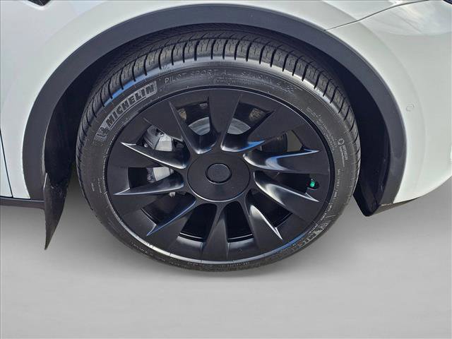 Used 2022 Tesla Model Y Long Range image 9