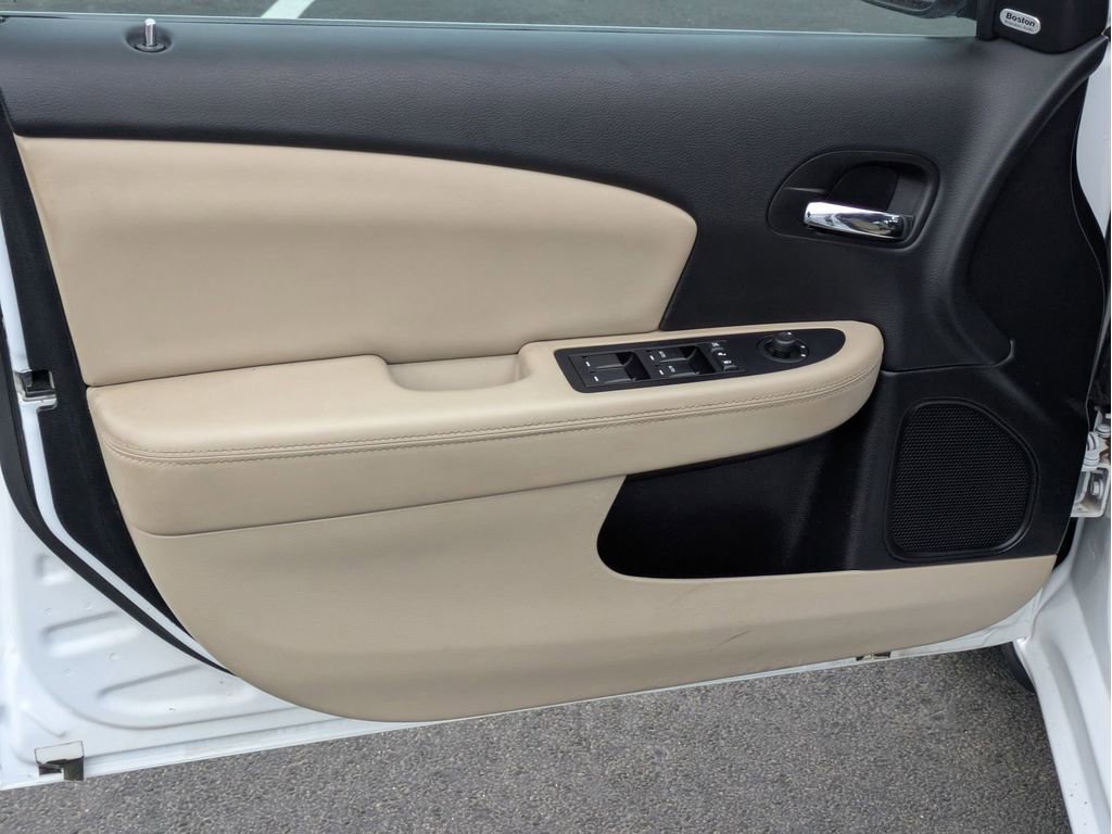 Used 2011 Chrysler 200 Limited FWD image 11