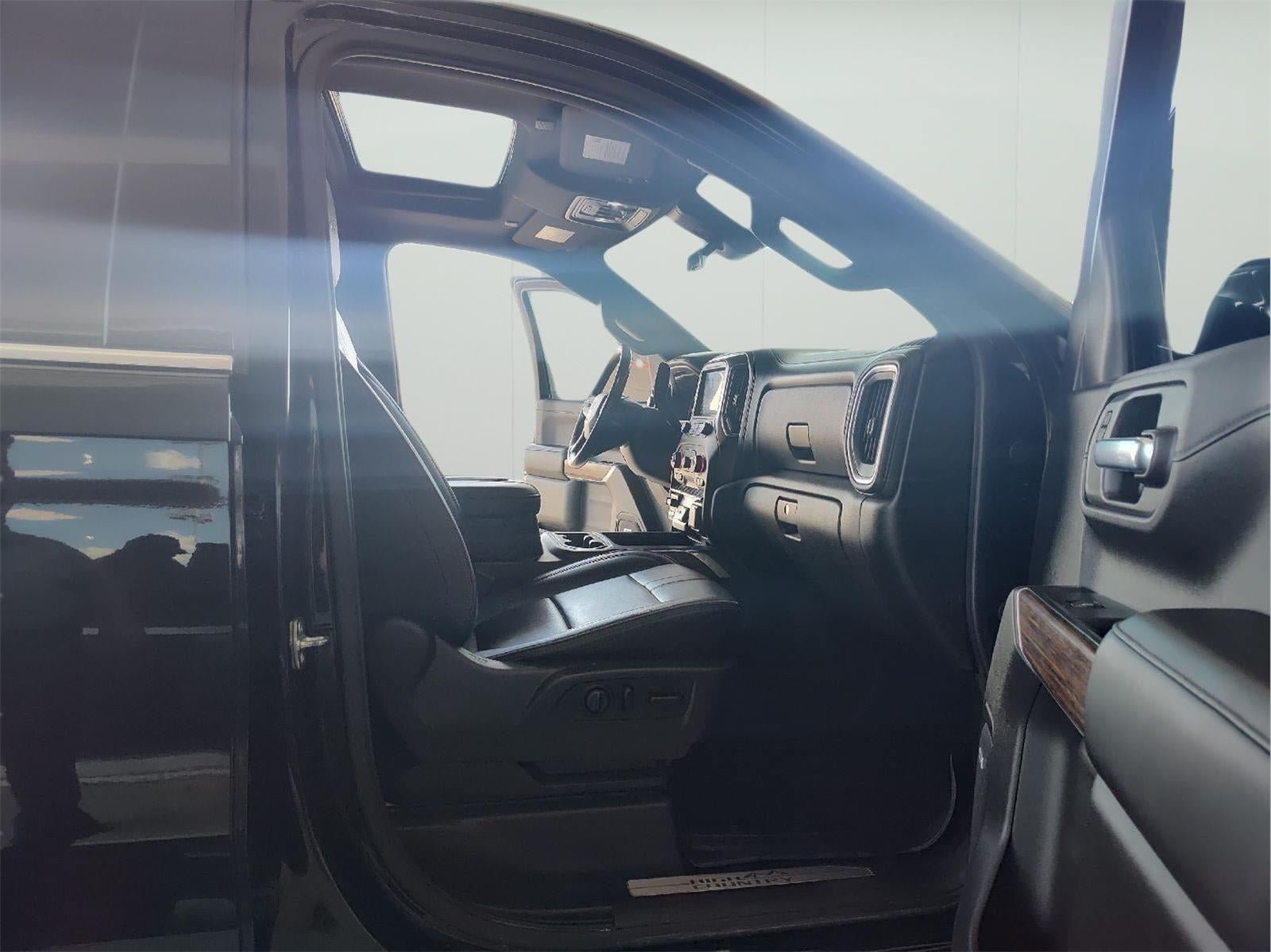 Used 2019 Chevrolet Silverado 1500 High Country w/ Technology Package AWD/4WD image 27