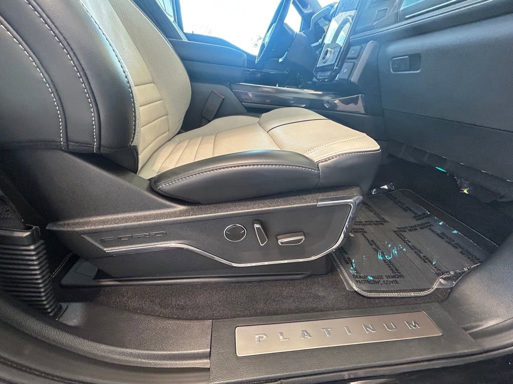 Used 2023 Ford F150 Lightning Platinum image 30