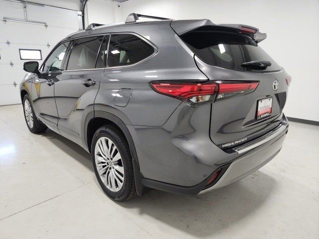 Used 2023 Toyota Highlander Platinum image 12