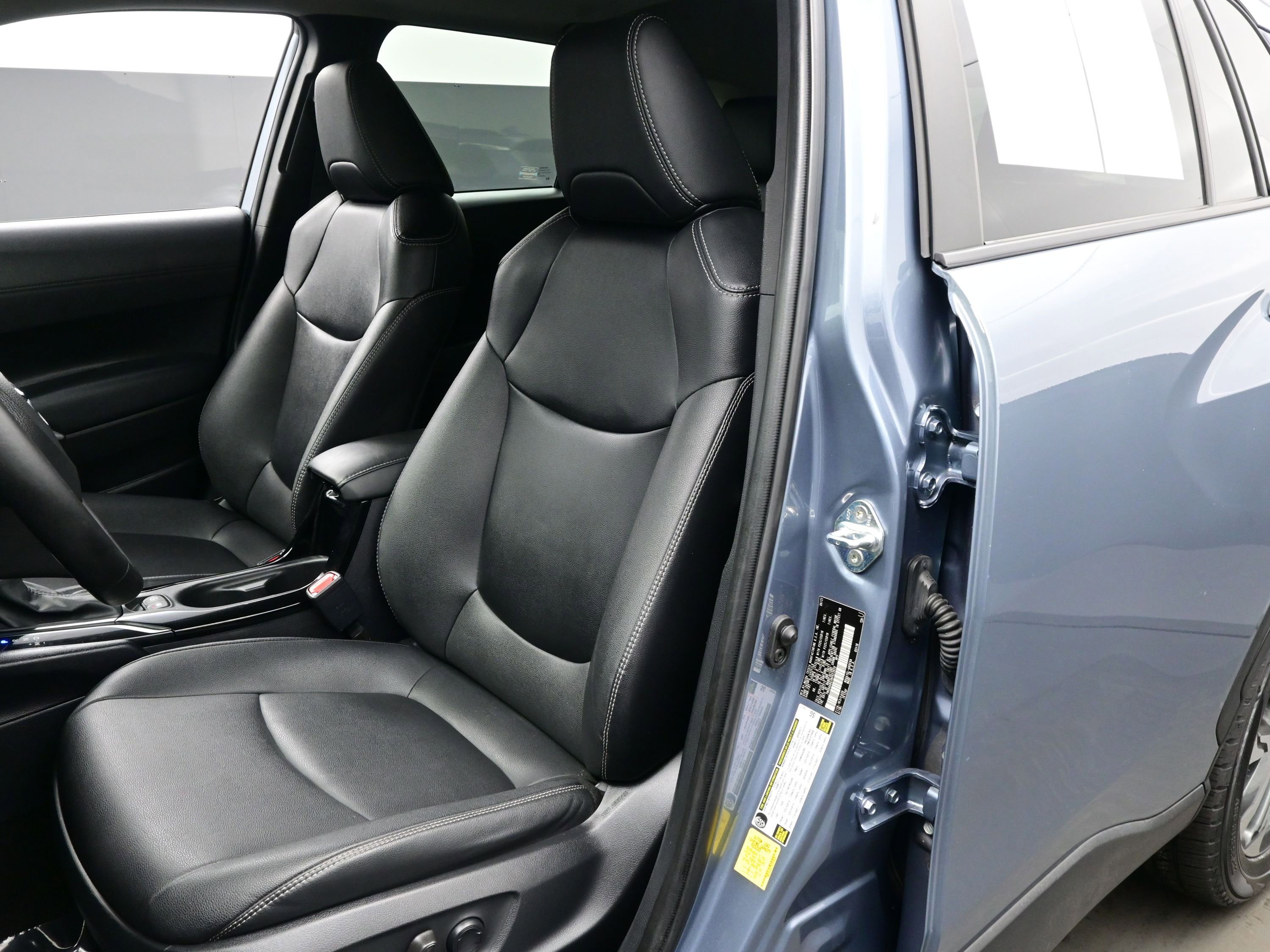 Used 2022 Toyota Corolla Cross XLE image 12