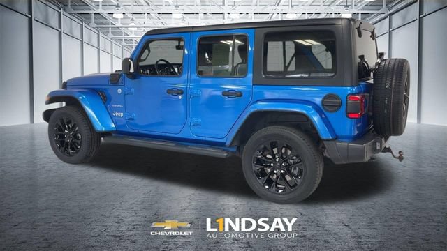 Used 2021 Jeep Wrangler Unlimited Sahara w/ Cold Weather Group AWD/4WD image 9