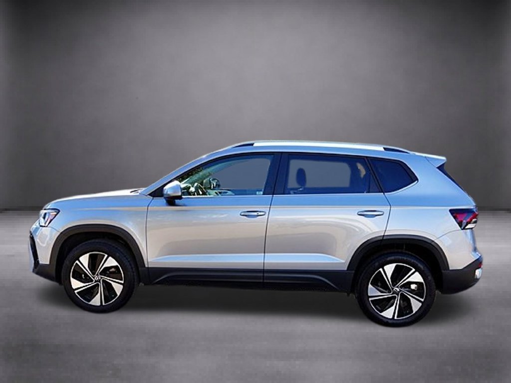 Used 2025 Volkswagen Taos SE AWD/4WD image 8