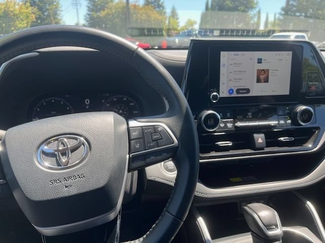 Used 2025 Toyota Highlander XSE AWD/4WD image 12
