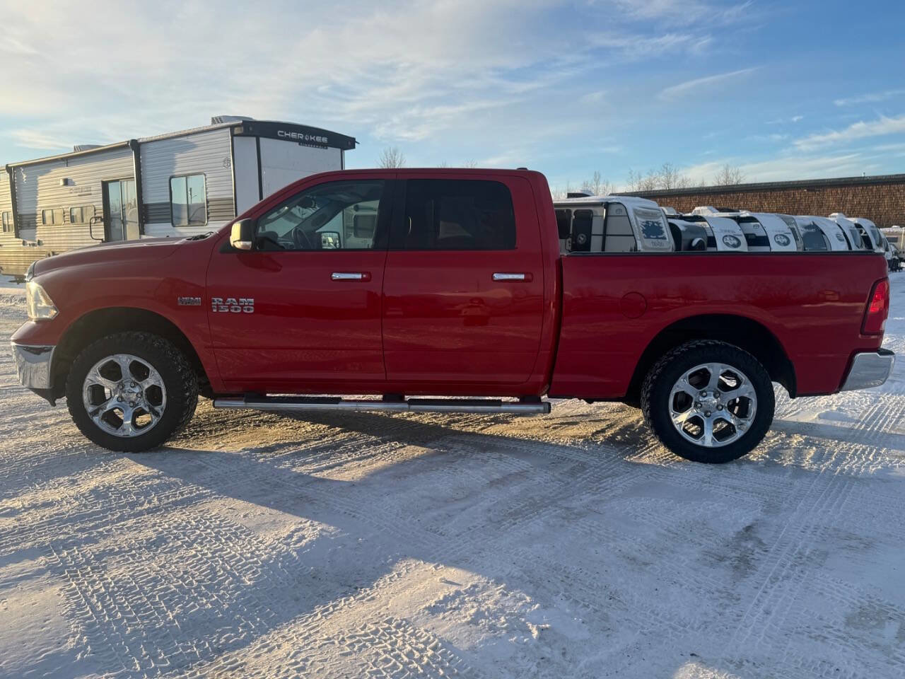 Used 2016 RAM 1500 Classic SLT w/ Luxury Group image 2