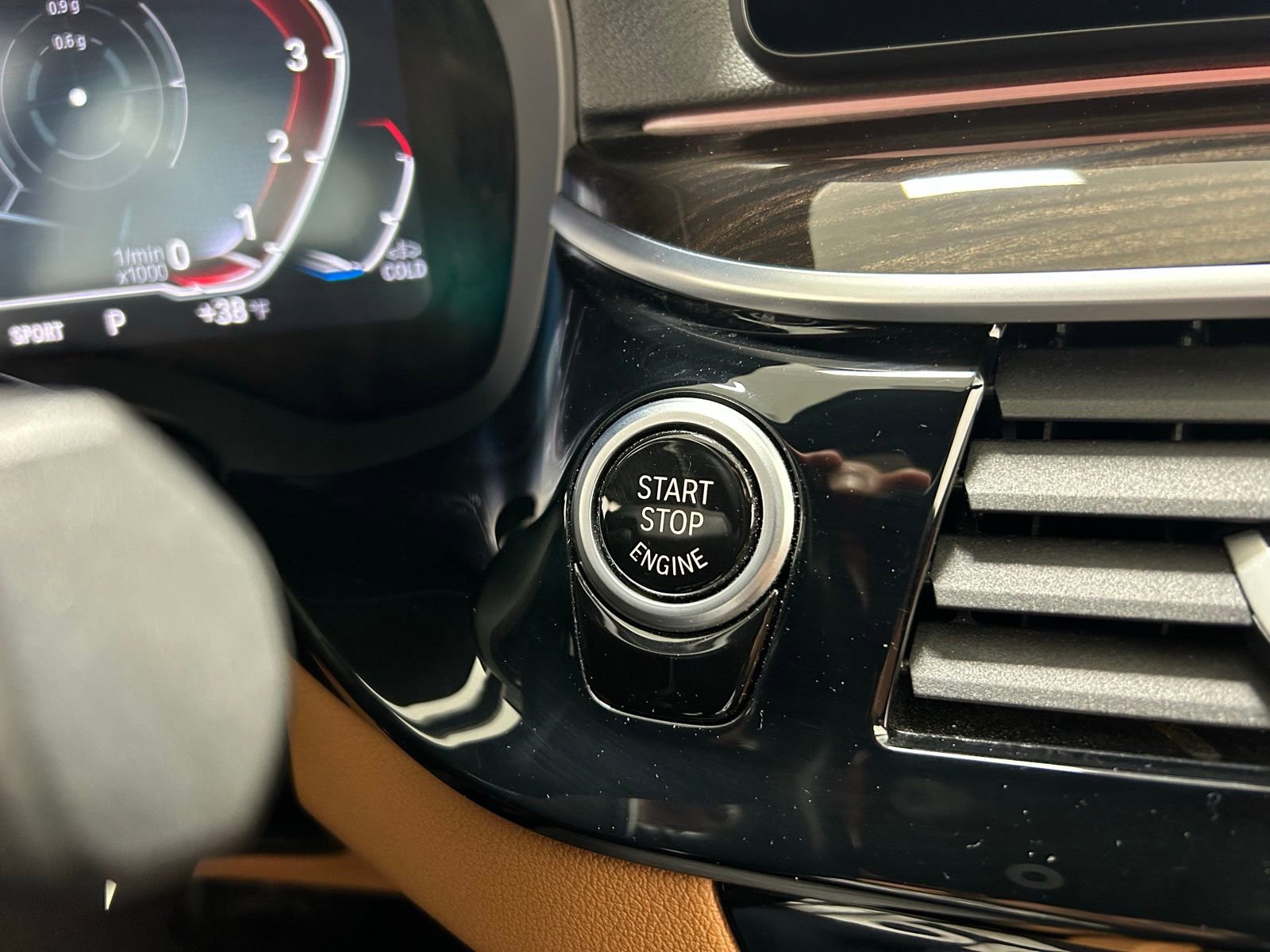 Used 2023 BMW 540i xDrive w/ M Sport Package image 15