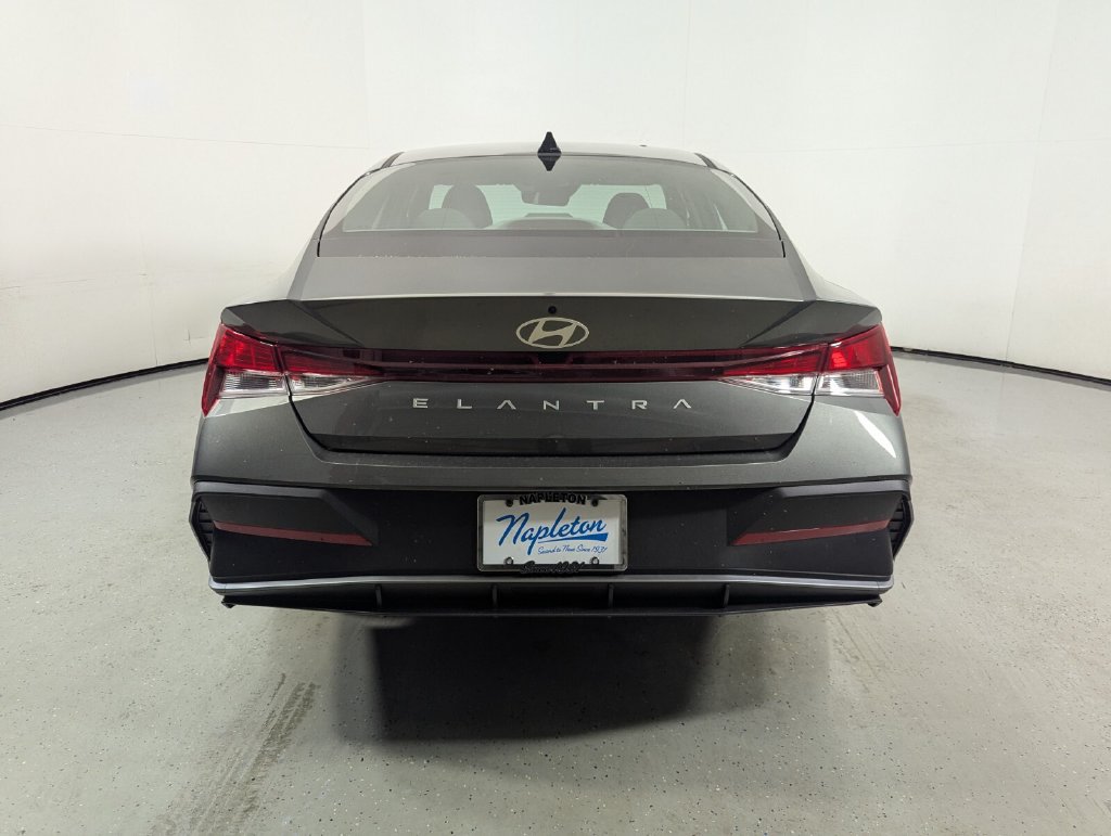 Certified 2026 Hyundai Elantra SE FWD image 7