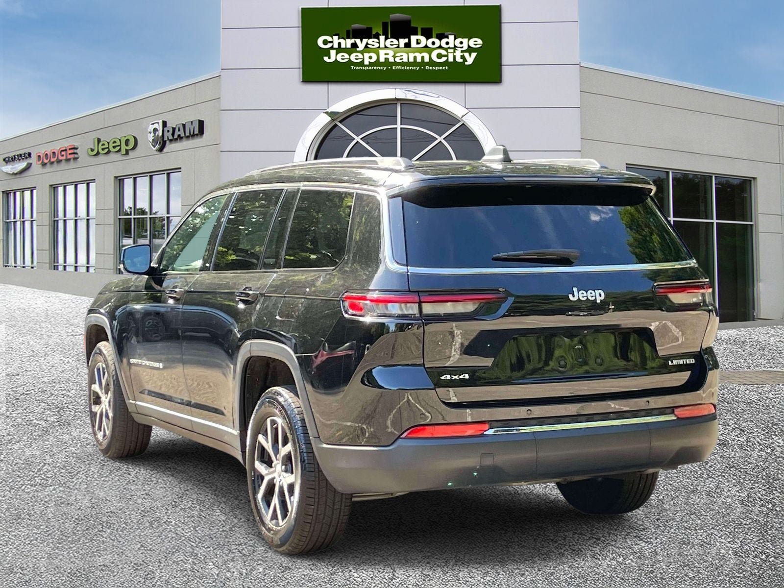 Used 2024 Jeep Grand Cherokee L Limited AWD/4WD image 8