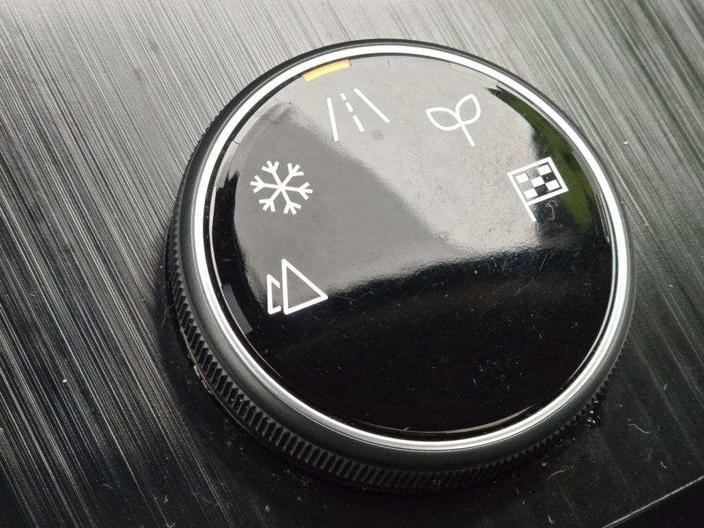 Used 2023 Nissan Rogue SV w/ SV Premium B Package image 9