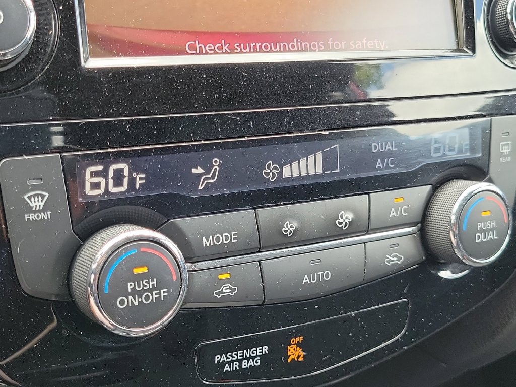 Used 2018 Nissan Rogue SV AWD/4WD image 32