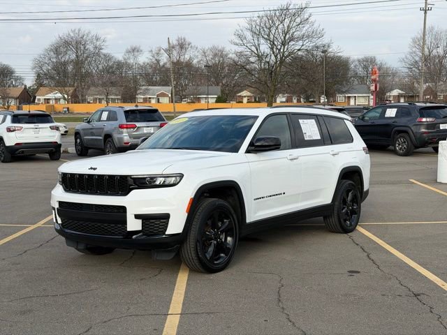 Used 2023 Jeep Grand Cherokee L Laredo image 2