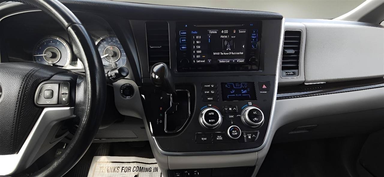 Used 2017 Toyota Sienna XLE Premium w/ Outdoor Package AWD/4WD image 15