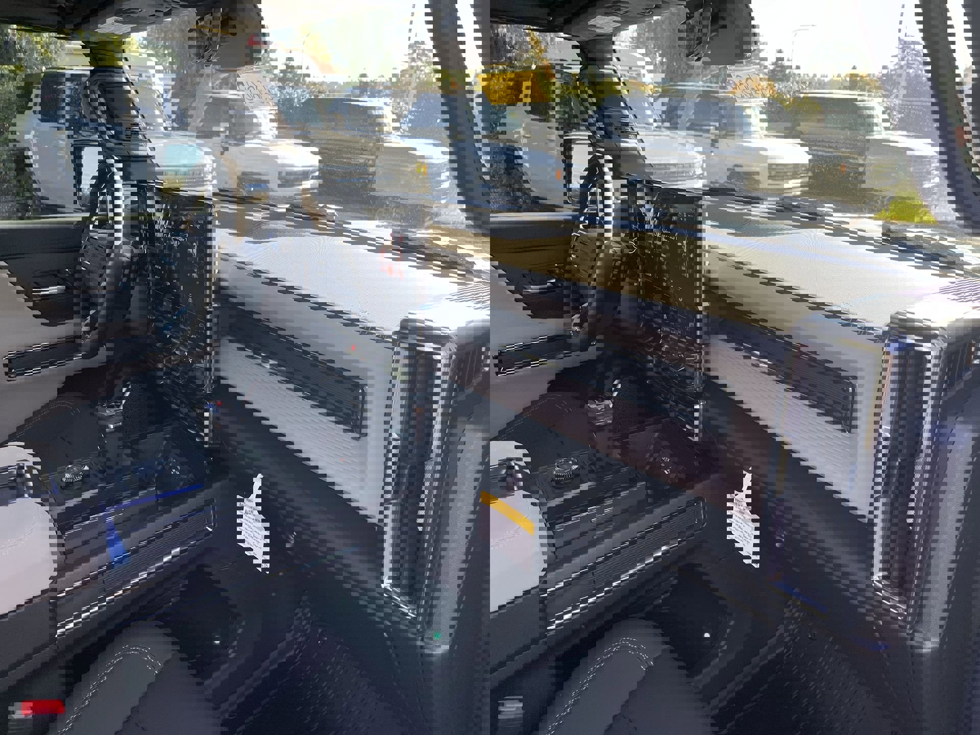 New 2026 GMC Hummer EV SUV w/ LPO, Roof Cross Rail Package image 63