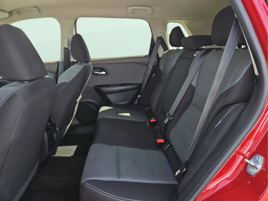 Used 2023 Nissan Rogue SV image 10