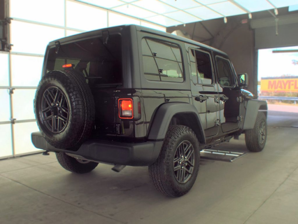 Used 2024 Jeep Wrangler Unlimited Sport AWD/4WD image 2