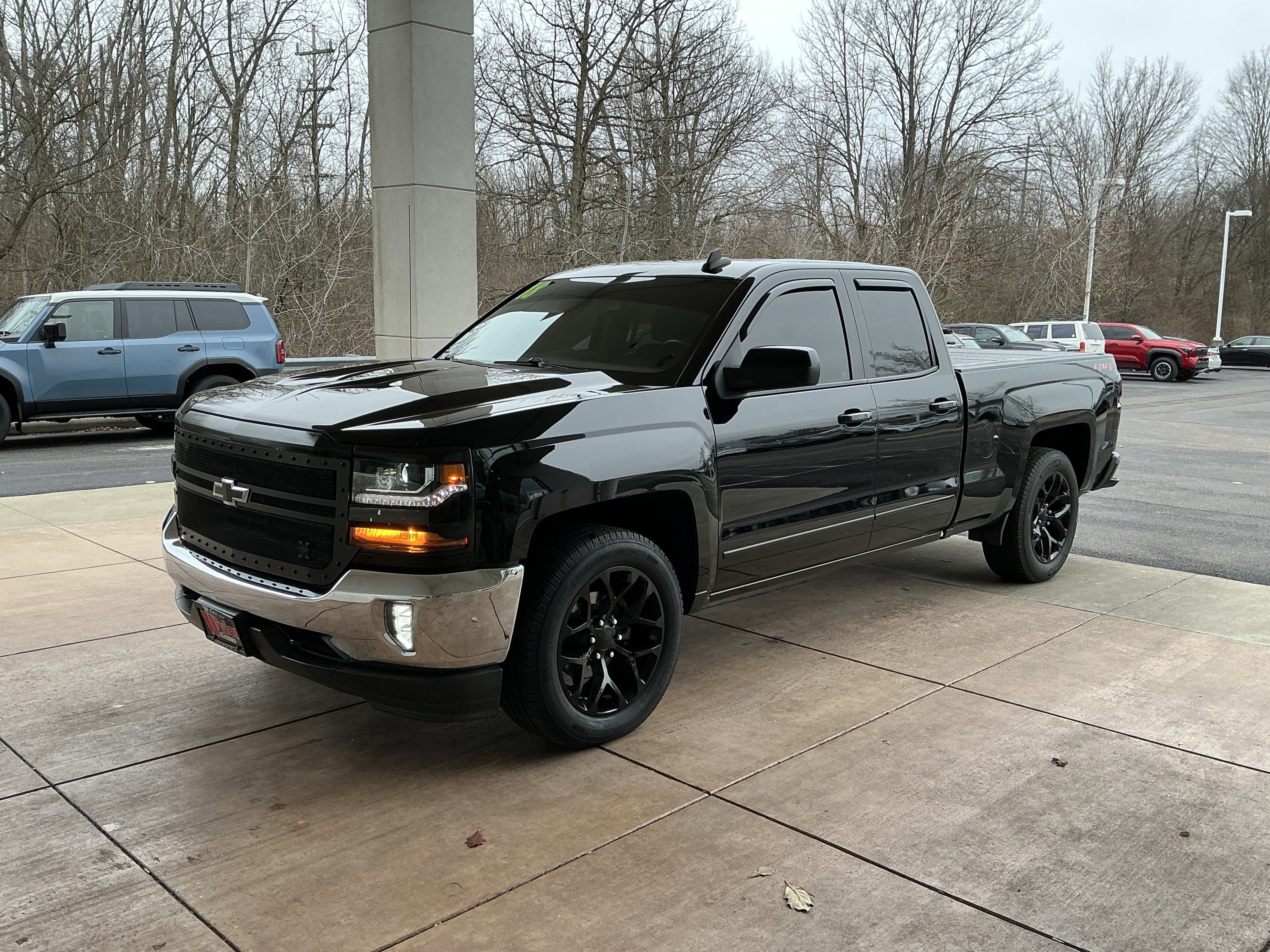 Used 2018 Chevrolet Silverado 1500 LT w/ All Star Edition image 3