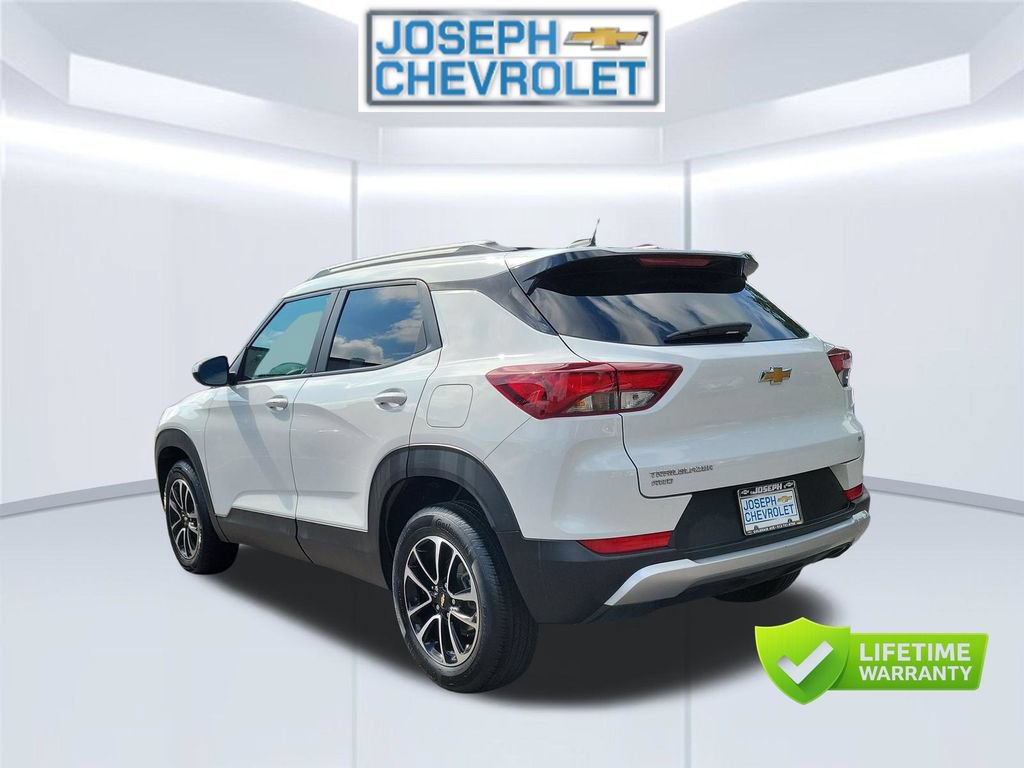 Used 2025 Chevrolet TrailBlazer LT AWD/4WD image 4
