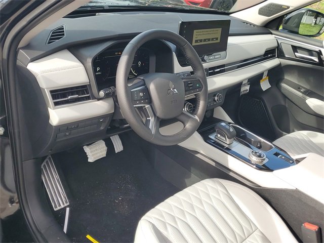 New 2025 Mitsubishi Outlander AWD image 21