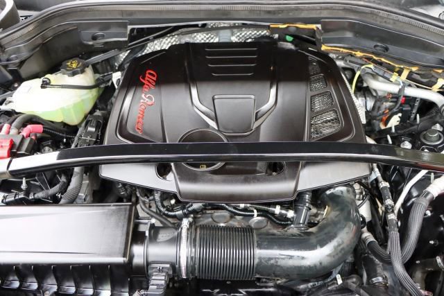 Used 2018 Alfa Romeo Stelvio AWD image 31