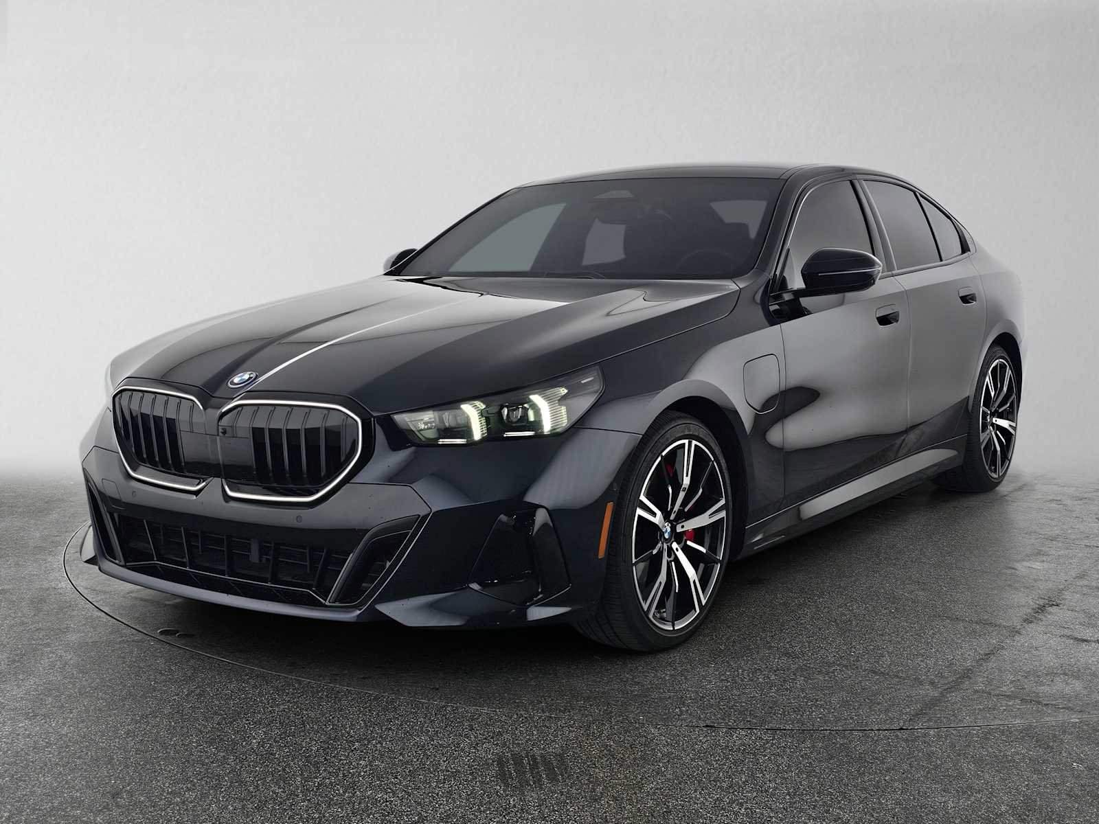 Used 2026 BMW 550e xDrive w/ Premium Package AWD/4WD image 7