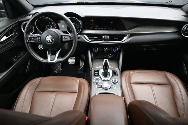 Used 2023 Alfa Romeo Stelvio Ti AWD/4WD image 17