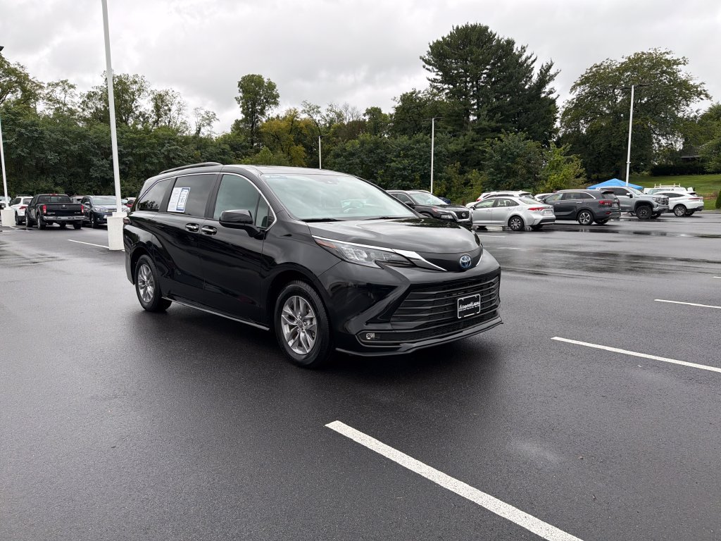 Used 2025 Toyota Sienna XLE