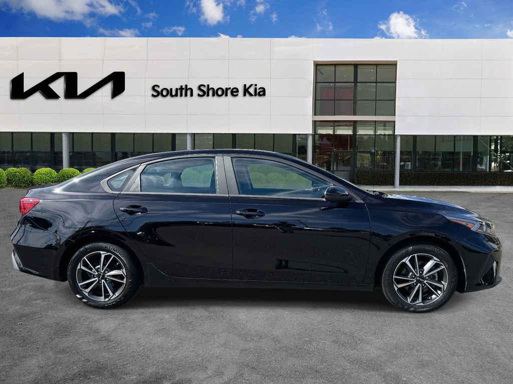 Used 2022 Kia Forte LXS image 4