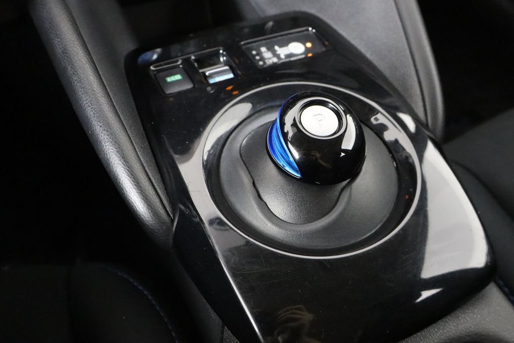 Used 2021 Nissan Leaf SV w/ SV Technology Package FWD image 24