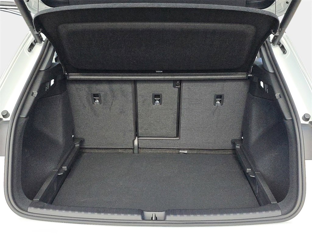 Used 2024 Audi Q4 e-tron Prestige image 14