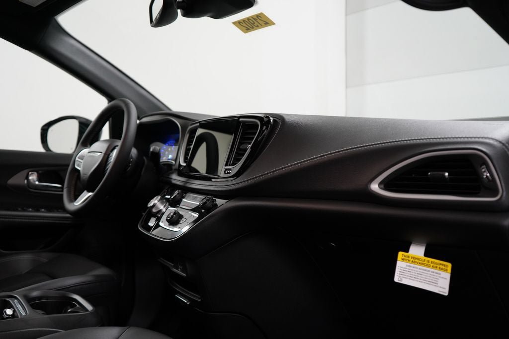 New 2027 Chrysler Pacifica Select FWD image 12