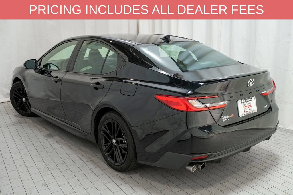 Used 2025 Toyota Camry SE FWD image 3