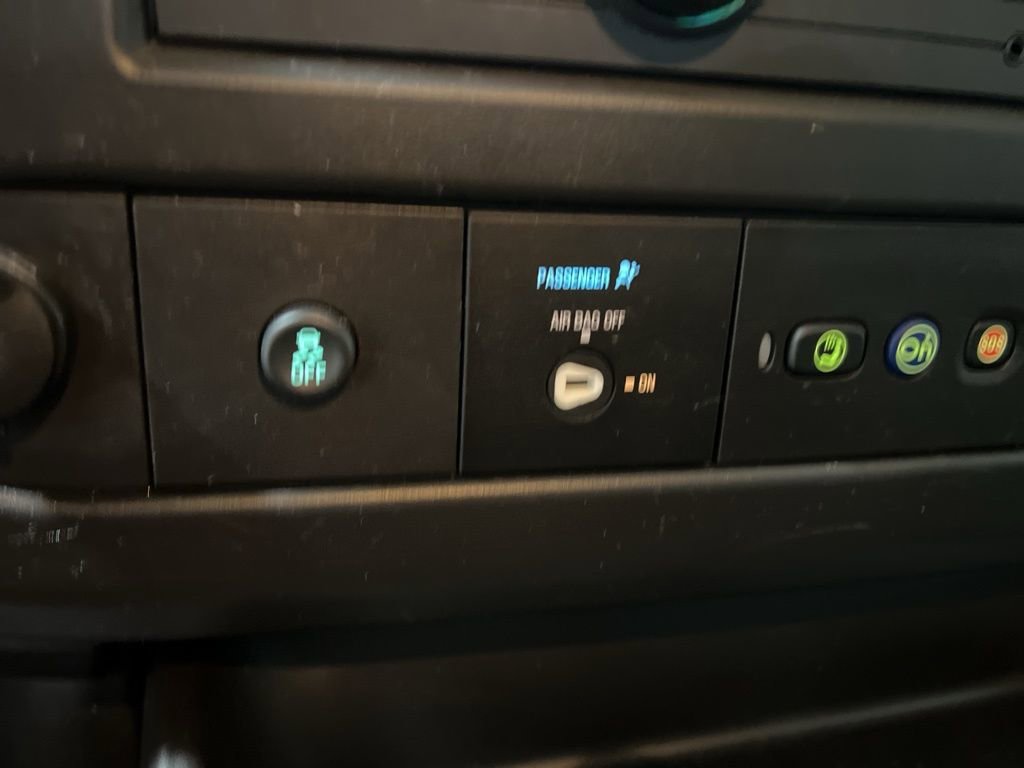 Used 2024 Chevrolet Express 2500 w/ Driver Convenience Package image 25