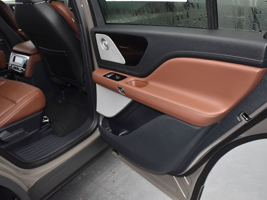 New 2025 Lincoln Aviator Reserve w/ Equipment Group 201A image 17