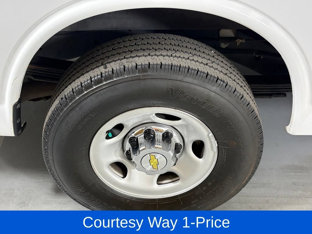 Used 2024 Chevrolet Express 3500 LT w/ LT Preferred Equipment Group RWD image 13