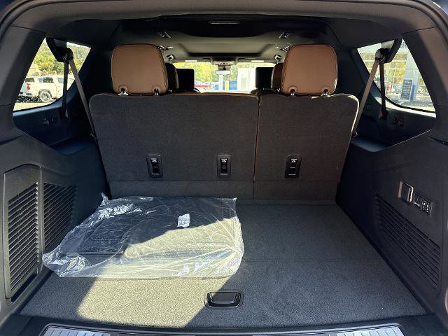 New 2025 Chevrolet Suburban High Country image 11