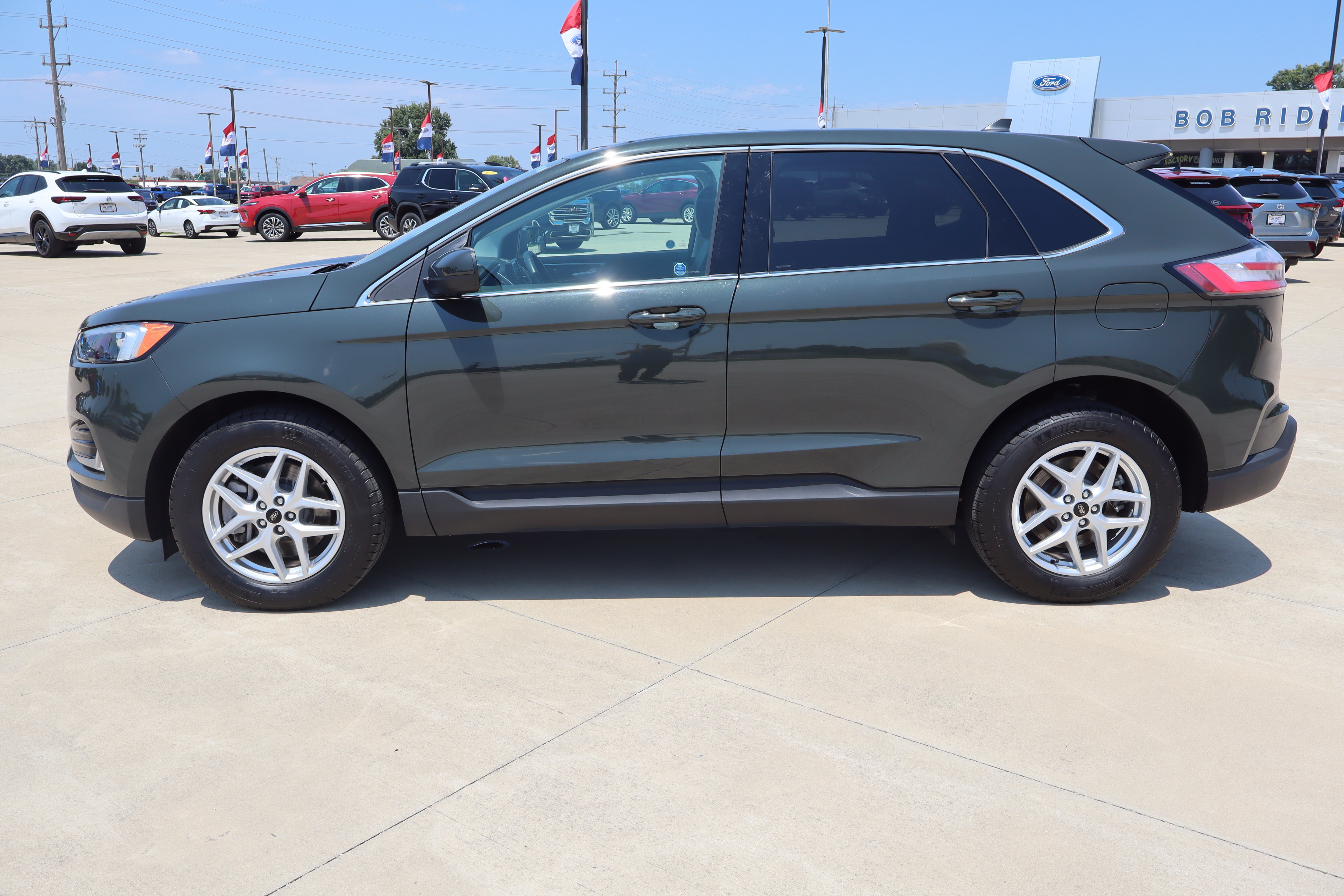 Used 2024 Ford Edge SEL w/ Convenience Package AWD/4WD image 6