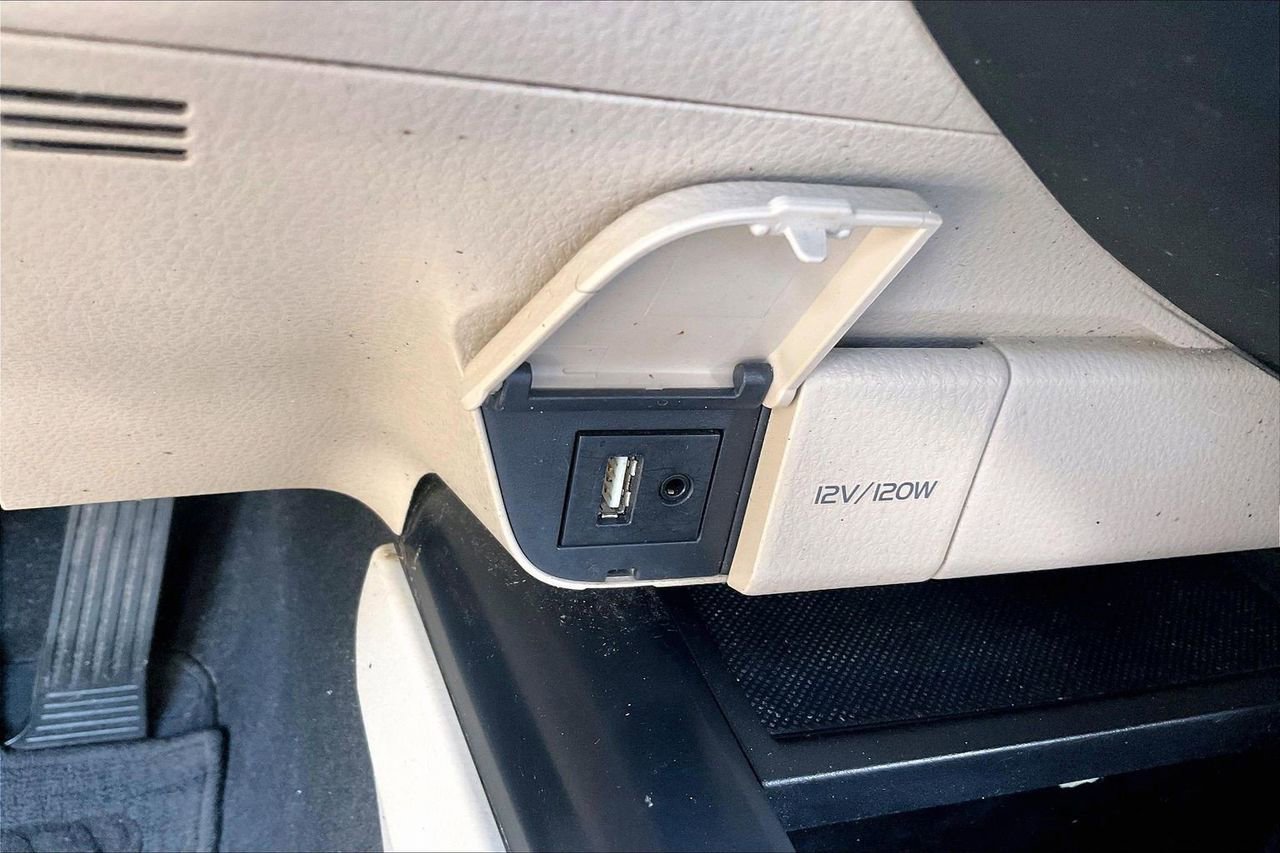 Used 2018 Toyota Camry LE FWD image 16
