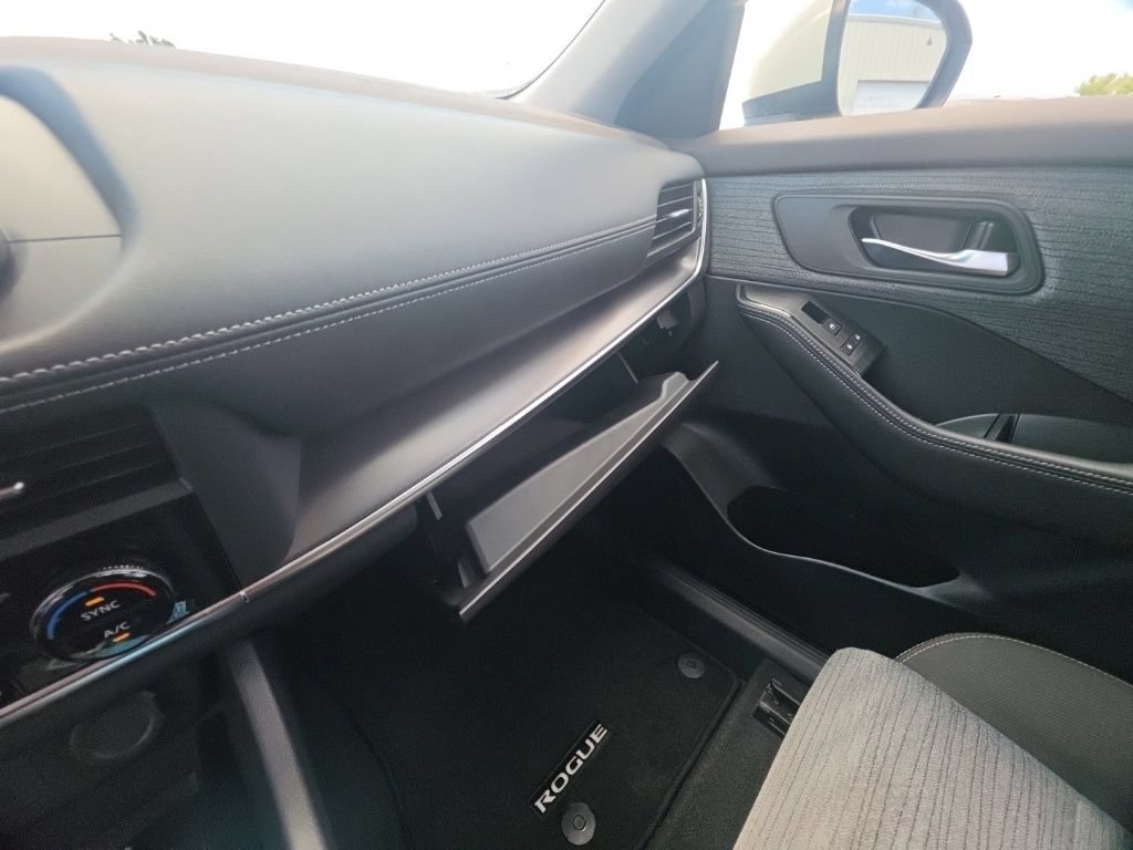Used 2023 Nissan Rogue SV AWD/4WD image 21