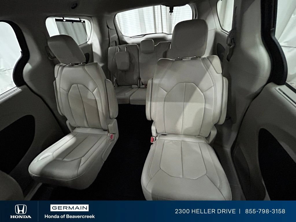 Used 2018 Chrysler Pacifica Touring-L FWD image 28