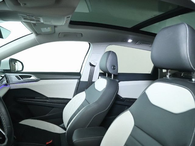 Certified 2025 Volkswagen Taos SEL AWD/4WD image 20