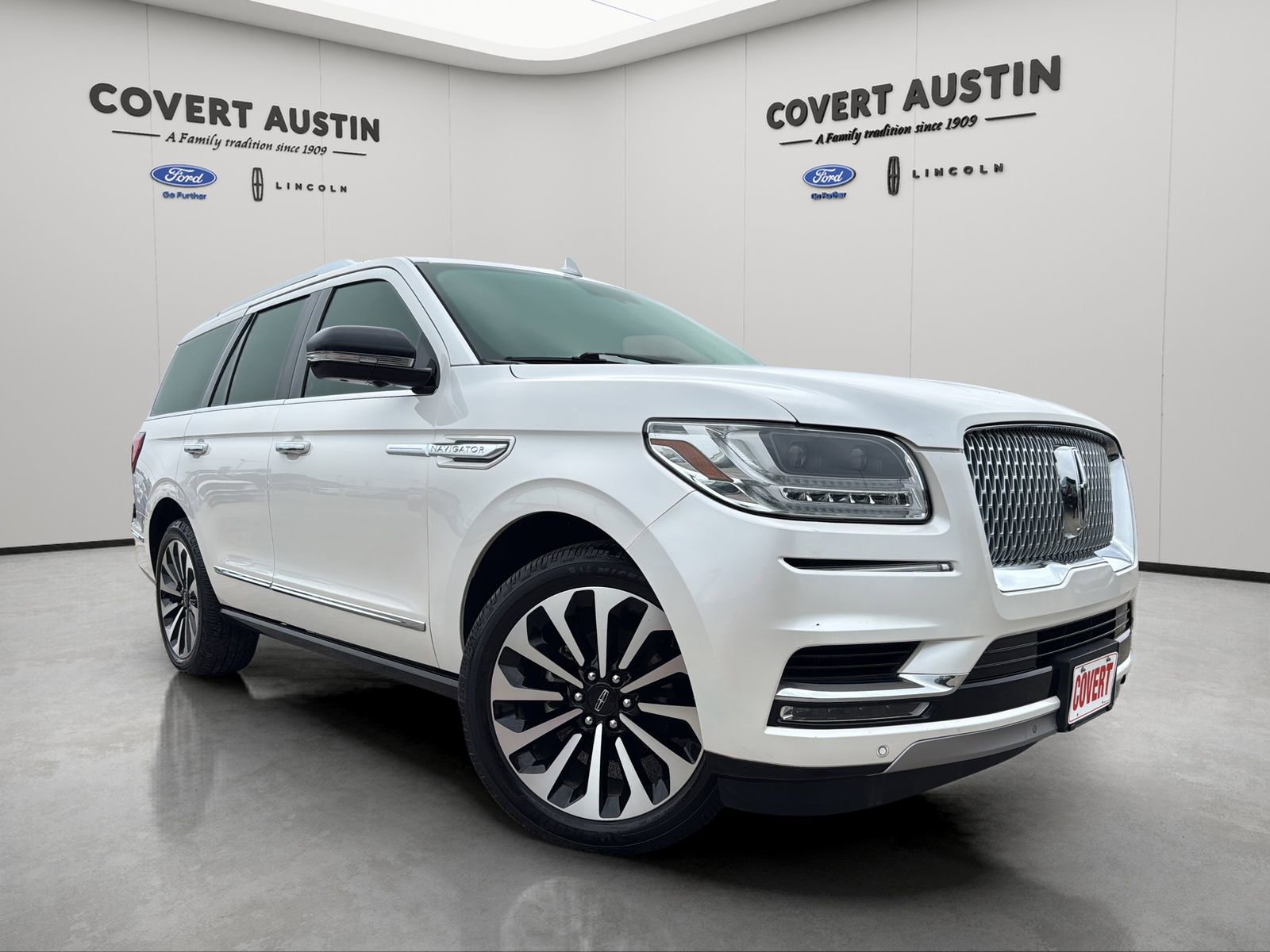 Used 2018 Lincoln Navigator Select AWD/4WD image 1