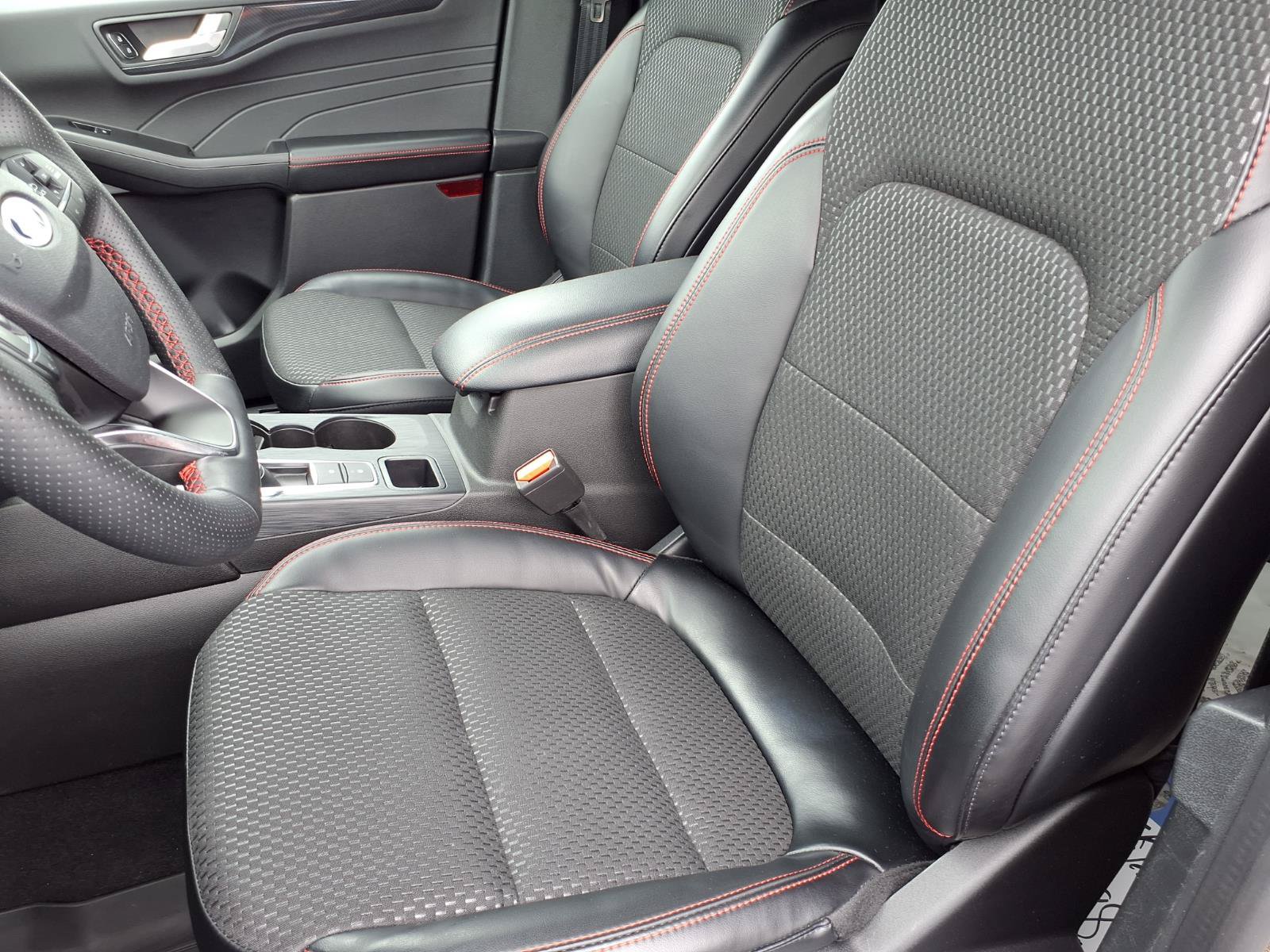 Used 2024 Ford Escape ST-Line w/ Tech Pack #1 AWD/4WD image 3