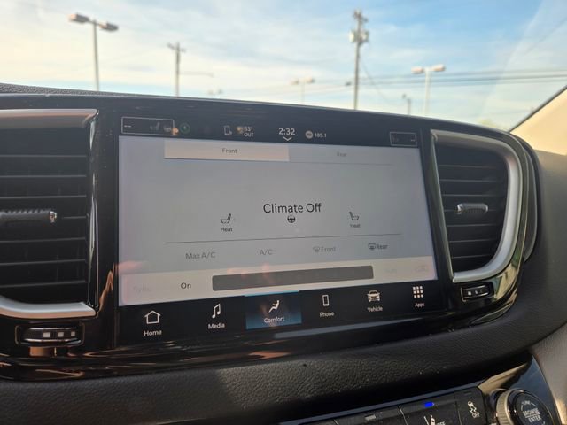 Used 2023 Chrysler Pacifica Touring-L image 5