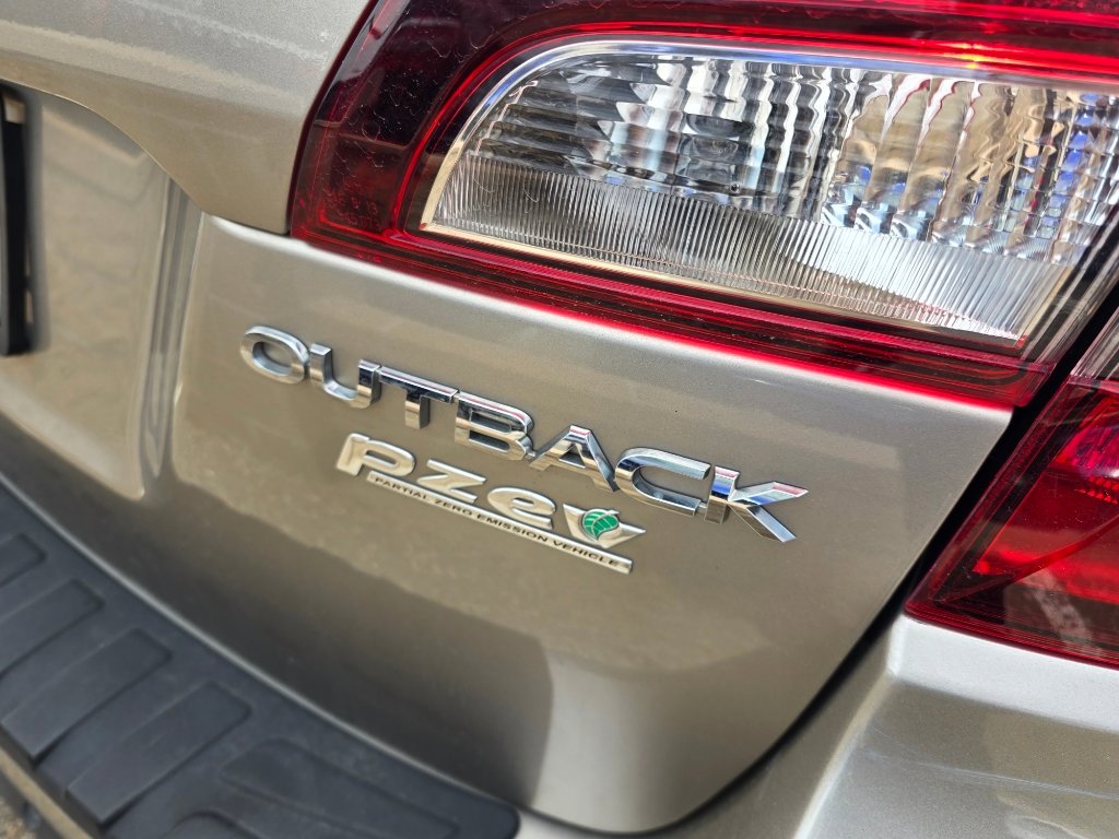 Used 2017 Subaru Outback 2.5i Limited AWD/4WD image 15