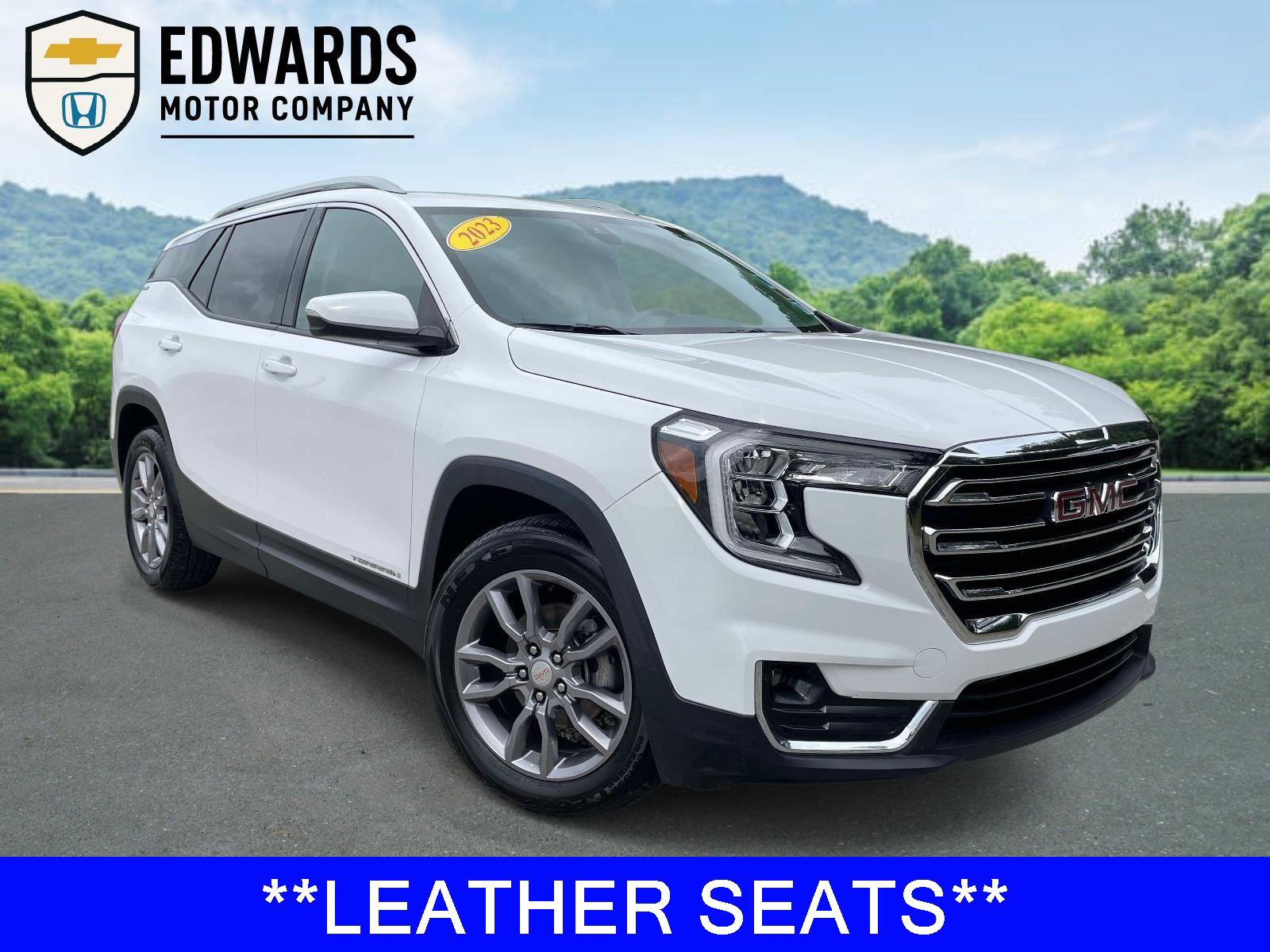 Used 2023 GMC Terrain SLT FWD image 1