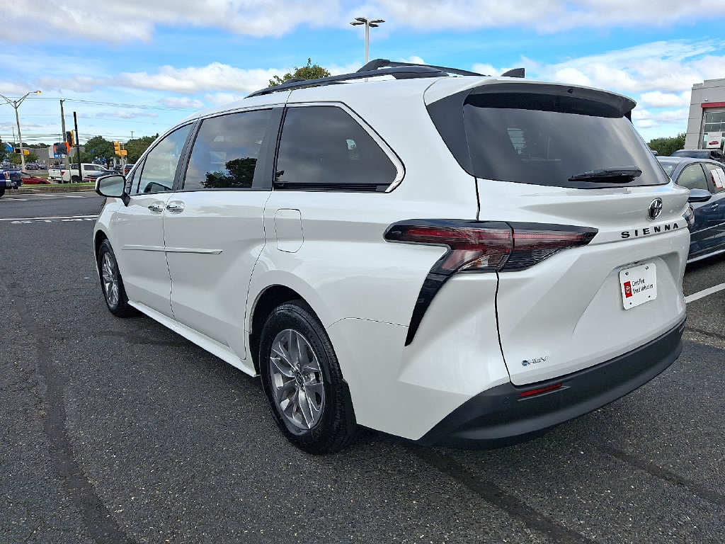 Certified 2026 Toyota Sienna XLE FWD image 4