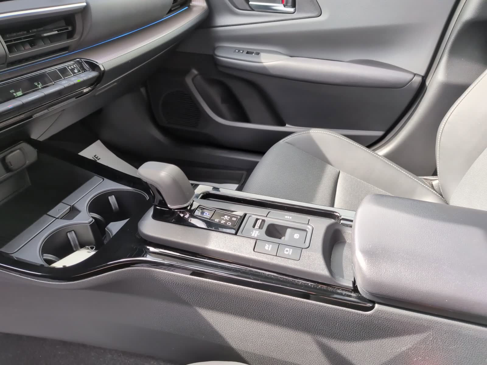 Used 2024 Toyota Prius XLE image 25