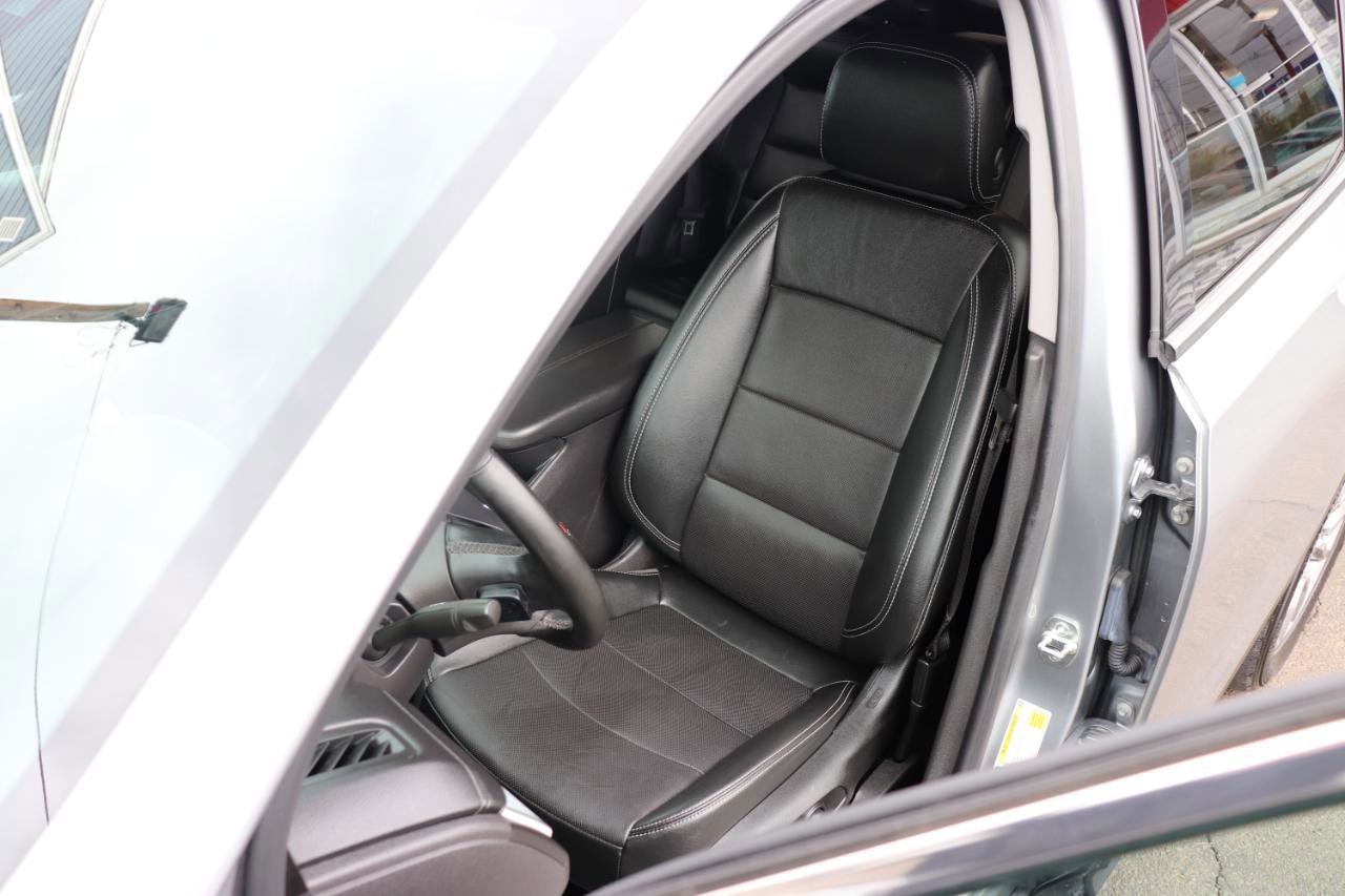 Used 2024 GMC Terrain SLT AWD/4WD image 11