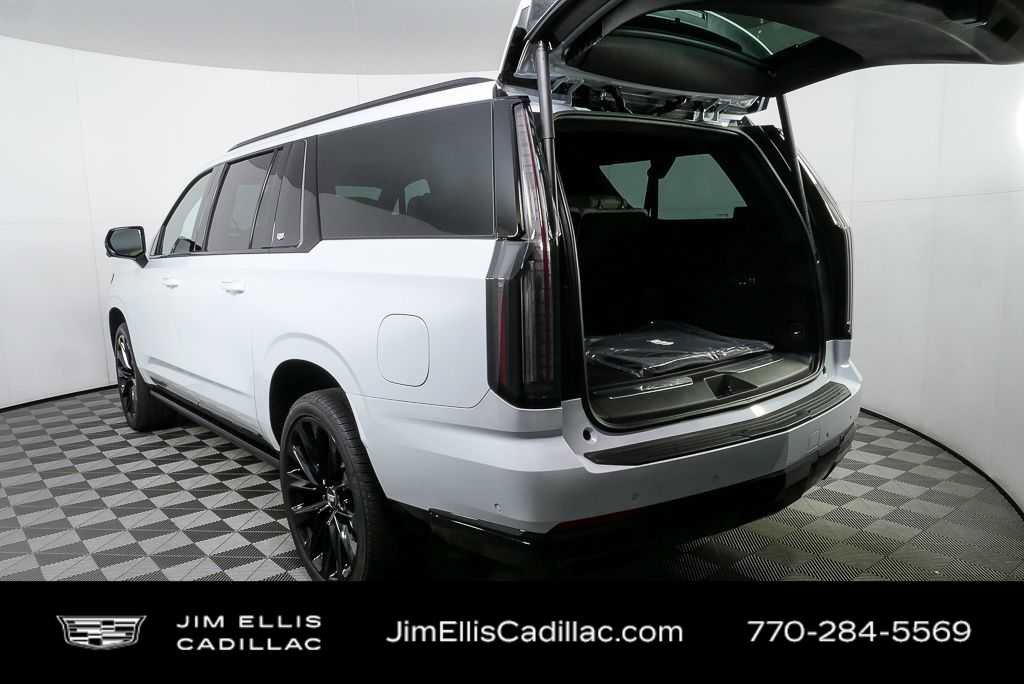 Certified 2026 Cadillac Escalade ESV Platinum Sport w/ LPO, ONYX Package AWD/4WD image 33